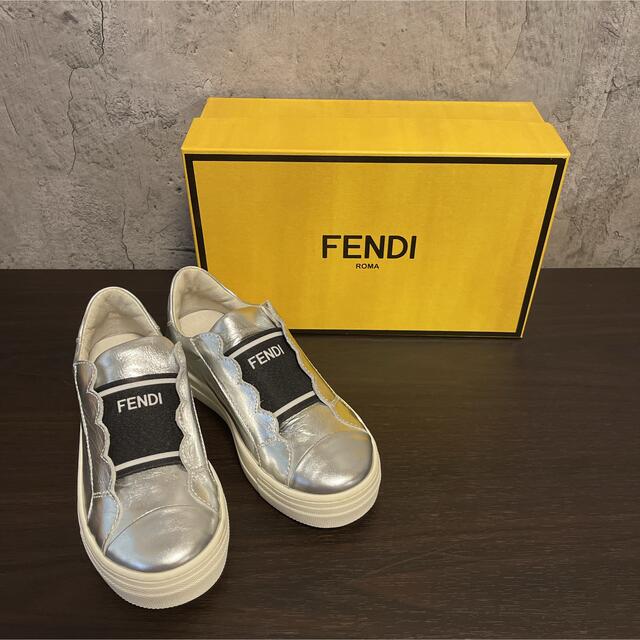 未使用品 FENDI レザー スニーカー  イタリア製 シルバー 31フェンディ