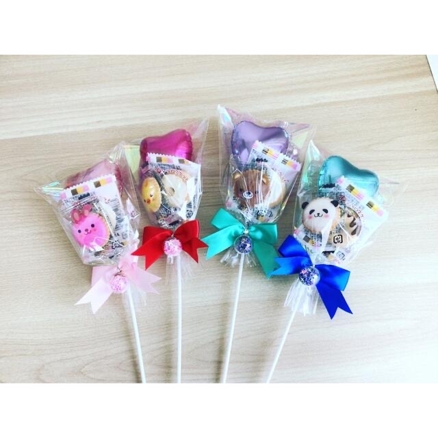 プチバルーンの小さなお菓子ブーケ♡4個 プチギフト 結婚式 発表会 プレゼントに | フリマアプリ ラクマ
