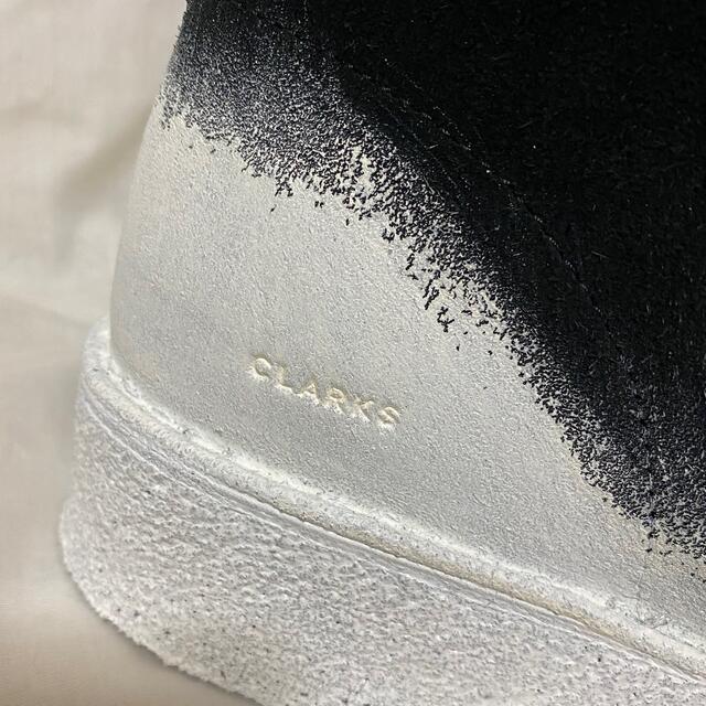 Clarks(クラークス)の新品 本物 正規品 クラークス メンズ デザートブーツ 白黒 ペイント 限定 メンズの靴/シューズ(ブーツ)の商品写真