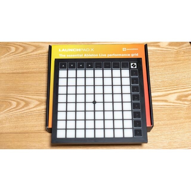 ほぼ未使用】LAUNCHPAD X NOVATION - MIDIコントローラー