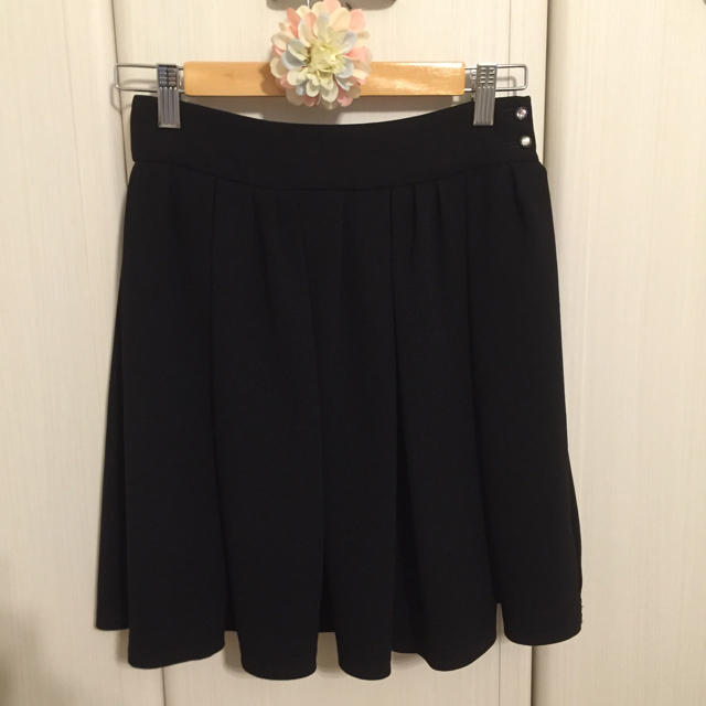 ROPE’(ロペ)のROPE 黒 フレアスカート レディースのスカート(ひざ丈スカート)の商品写真