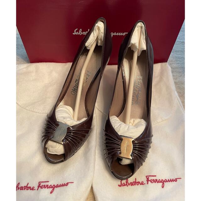 Salvatore Ferragamo(サルヴァトーレフェラガモ)の【未使用】Salvatore Ferragamo フェラガモ パンプス レディースの靴/シューズ(ハイヒール/パンプス)の商品写真