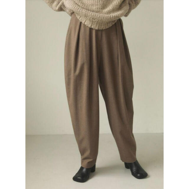 TODAYFUL(トゥデイフル)のTODAYFUL  Finewool Tuck Trousers レディースのパンツ(カジュアルパンツ)の商品写真