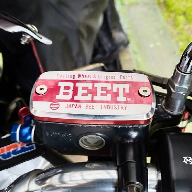 ■純正マスターシリンダーCNCアルミキャップ■ ホンダ汎用/ BEET 赤黒 自動車/バイクのバイク(パーツ)の商品写真