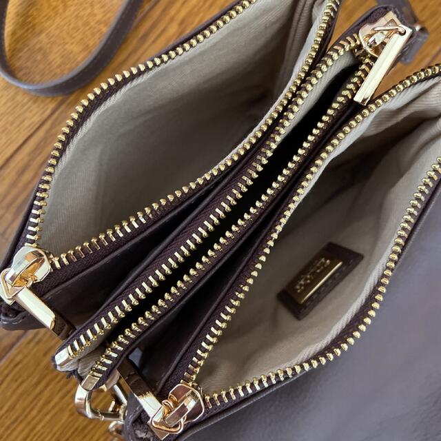パオラヌッティ　ショルダーバッグ　美品 レディースのバッグ(ショルダーバッグ)の商品写真
