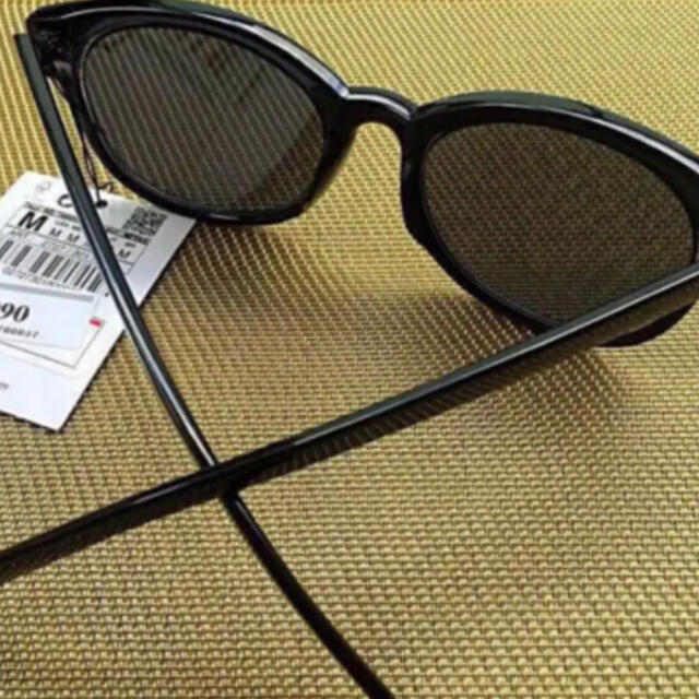 ZARA(ザラ)の新品 ZARA OVAL SUNGLASSES メンズのファッション小物(サングラス/メガネ)の商品写真