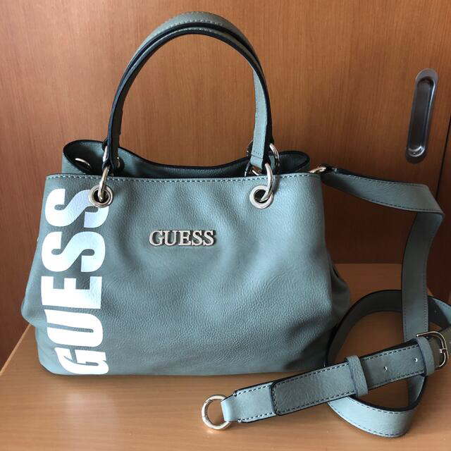 GUESS - 新品未使用*GUESSゲス ショルダーバッグ コインケース付きの