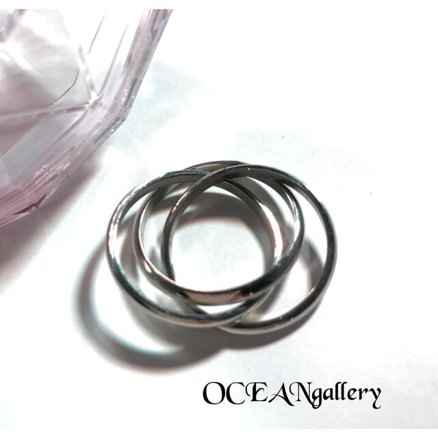 送料無料　19号　シルバーサージカルステンレス　三連リング指輪　トリニティリング メンズのアクセサリー(リング(指輪))の商品写真