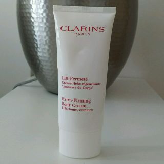 クラランス(CLARINS)のクラランス！新品 未使用！エクストラファーミングクリーム100ml(妊娠線ケアクリーム)