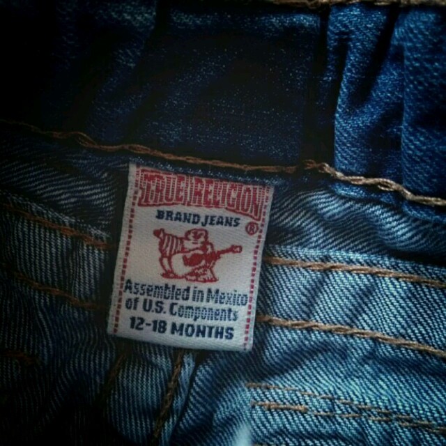 True Religion(トゥルーレリジョン)の新品未使用トゥルーレリジョンTrue Religionキッズジーンズ キッズ/ベビー/マタニティのベビー服(~85cm)(パンツ)の商品写真