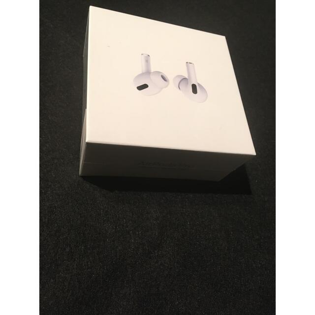 Apple(アップル)のAirPods Pro 新品　国内正規品 スマホ/家電/カメラのオーディオ機器(ヘッドフォン/イヤフォン)の商品写真