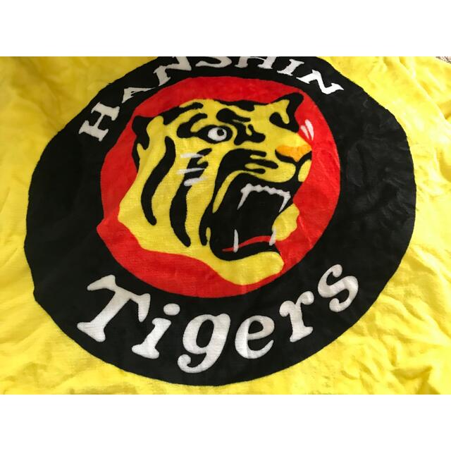 阪神タイガース🐯ふわふわブランケット150×100㌢リバーシブル💛 スポーツ/アウトドアの野球(応援グッズ)の商品写真