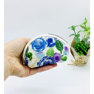 ハンドメイド⭐︎ミニポーチ☆鮮やかな花柄&小花（ブルーベリーカラー）小銭入れ(ポーチ)