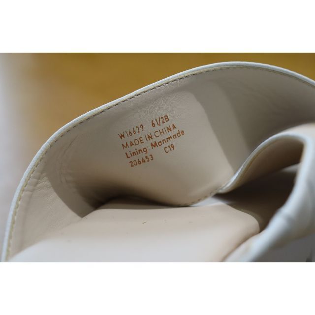 Cole Haan(コールハーン)のコールハーン　サンダル　ホワイト　２３～２３，5センチ　COLE HAAN レディースの靴/シューズ(サンダル)の商品写真