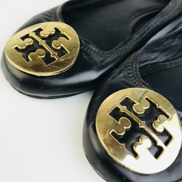 Tory Burch(トリーバーチ)のトリーバーチ★ゴールドアイコンプレート付 レザー フラットシューズ(6M) レディースの靴/シューズ(バレエシューズ)の商品写真