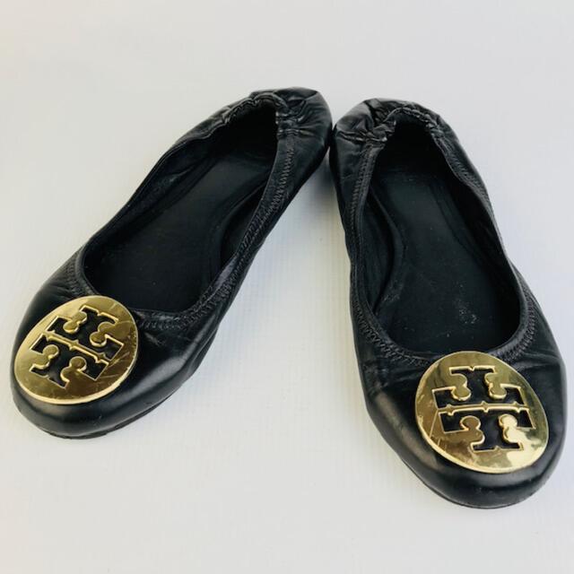 Tory Burch(トリーバーチ)のトリーバーチ★ゴールドアイコンプレート付 レザー フラットシューズ(6M) レディースの靴/シューズ(バレエシューズ)の商品写真