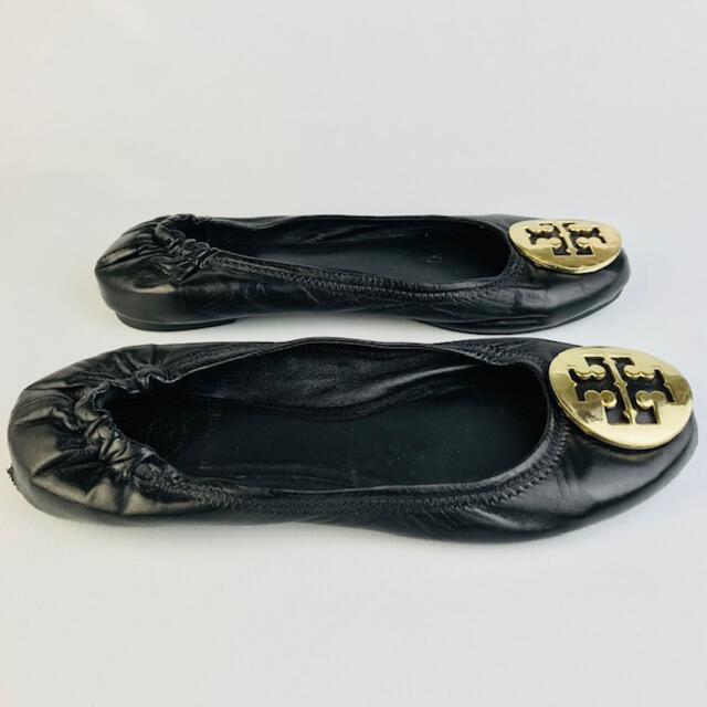 Tory Burch(トリーバーチ)のトリーバーチ★ゴールドアイコンプレート付 レザー フラットシューズ(6M) レディースの靴/シューズ(バレエシューズ)の商品写真