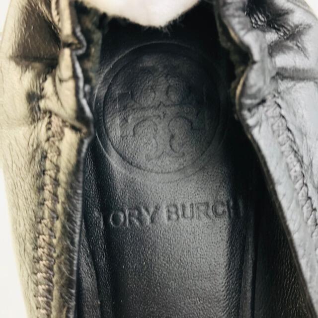 Tory Burch(トリーバーチ)のトリーバーチ★ゴールドアイコンプレート付 レザー フラットシューズ(6M) レディースの靴/シューズ(バレエシューズ)の商品写真