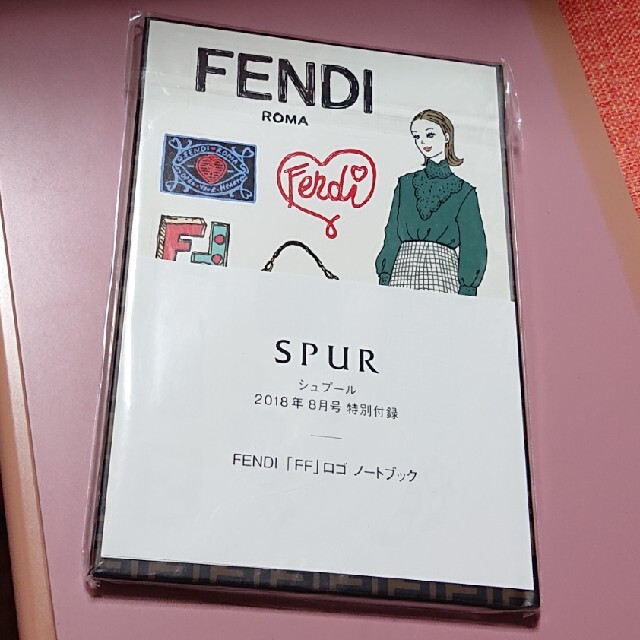 FENDI(フェンディ)の【新品】FF ロゴノートブック ステッカーつき フェンディ エンタメ/ホビーの雑誌(ファッション)の商品写真