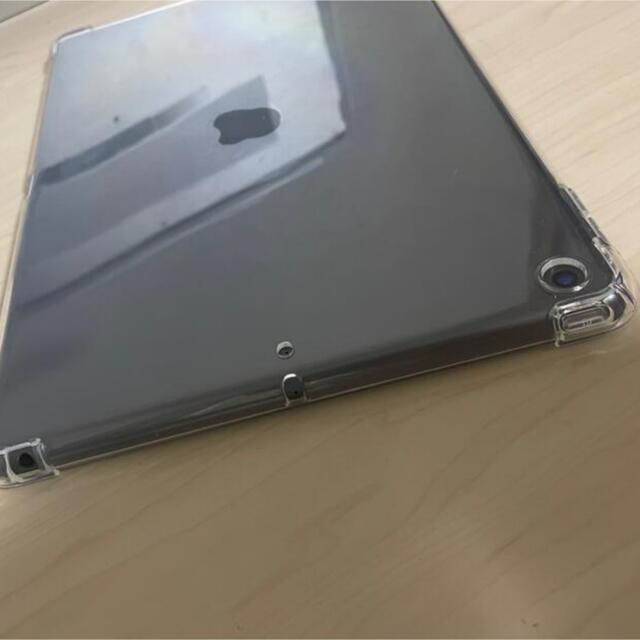 Apple(アップル)のiPad 第7世代 128GB Wi-Fi +ケースなど  スマホ/家電/カメラのPC/タブレット(タブレット)の商品写真