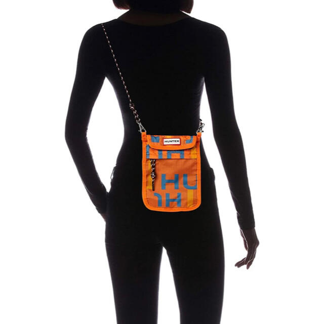 HUNTER(ハンター)の【新品・未開封】HUNTERハンター パッカブル フォン ポーチ オレンジ レディースのバッグ(ショルダーバッグ)の商品写真