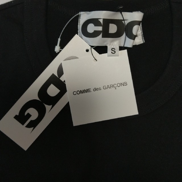 COMME des GARCONS(コムデギャルソン)の新品未使用タグ付CDG comme des garcons Tシャツ Sサイズ メンズのトップス(Tシャツ/カットソー(半袖/袖なし))の商品写真