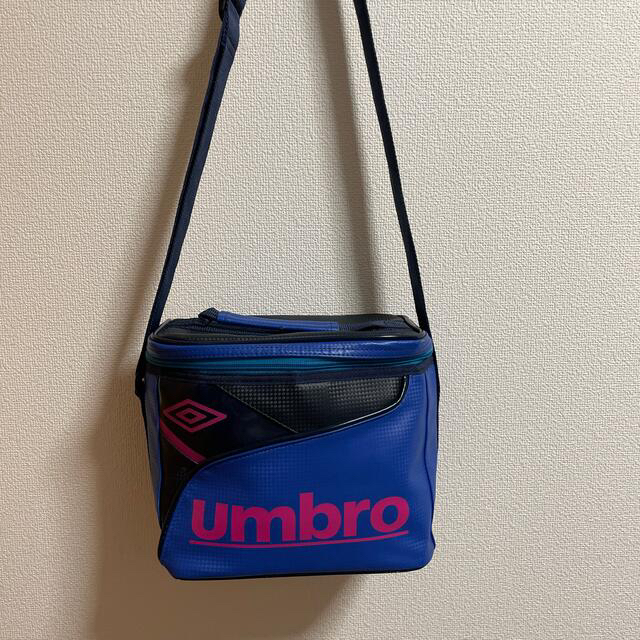 UMBRO(アンブロ)のきずいく様専用　アンブロ　保冷バック　レジャー部活お弁当入れ インテリア/住まい/日用品のキッチン/食器(弁当用品)の商品写真