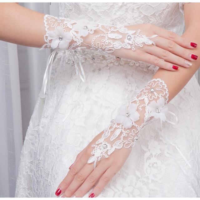 ブライダルアクセサリー グローブ 手袋 結婚式 フィンガーレス レース フラワー レディースのフォーマル/ドレス(ウェディングドレス)の商品写真