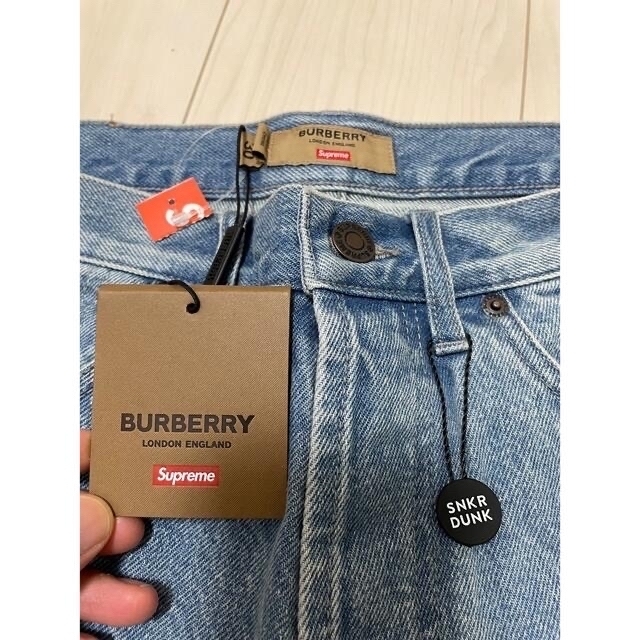 Supreme(シュプリーム)の22SS Supreme Burberry regular jean メンズのパンツ(デニム/ジーンズ)の商品写真