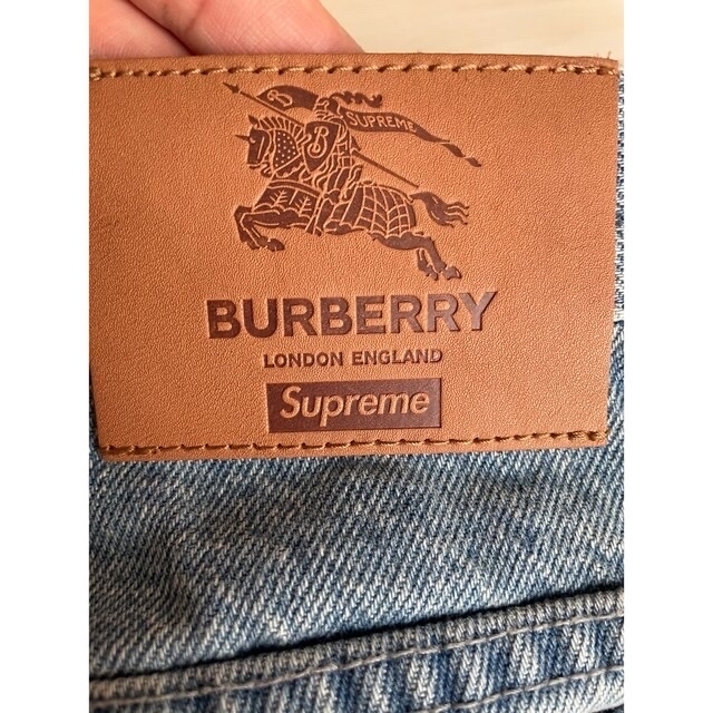 Supreme(シュプリーム)の22SS Supreme Burberry regular jean メンズのパンツ(デニム/ジーンズ)の商品写真