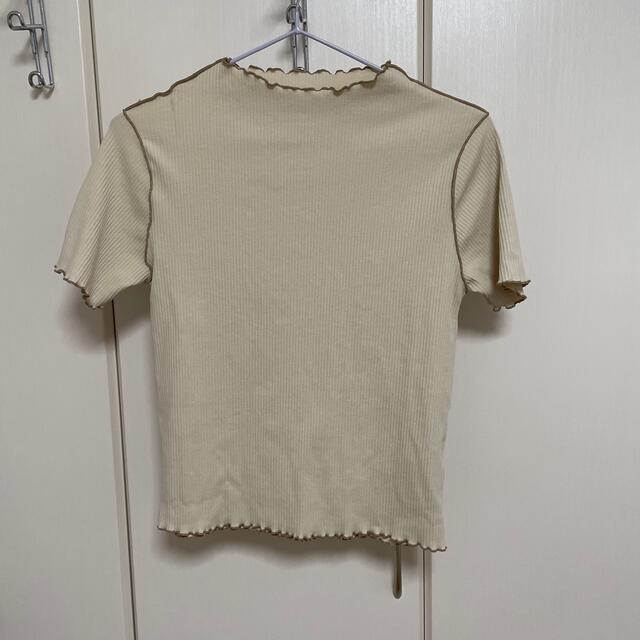 GU(ジーユー)のGU メローTシャツ（ベージュ） レディースのトップス(Tシャツ(半袖/袖なし))の商品写真
