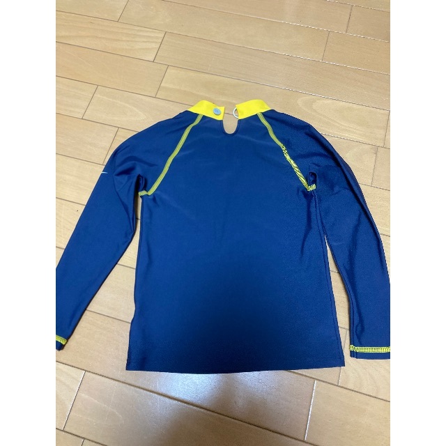 NIKE(ナイキ)のナイキ ラッシュガード 110 キッズ/ベビー/マタニティのキッズ服男の子用(90cm~)(その他)の商品写真