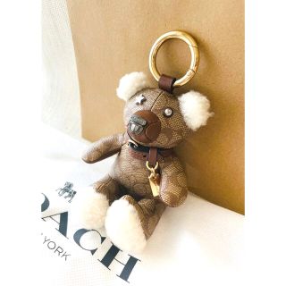 コーチ(COACH)の新品未使用 COACH コーチ ❤︎ くま ベア チャーム キーリング シグネ(キーホルダー)