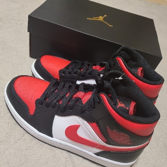 NIKE エアジョーダン1　MID BLACK GYMRED WHITE