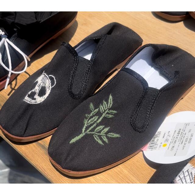 BRUNABOINNE(ブルーナボイン)の【ブルーナボイン】KANFUSHOES パンダと笹 レディースの靴/シューズ(その他)の商品写真