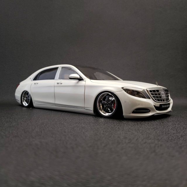 おもちゃ/ぬいぐるみ1/18 メルセデス・マイバッハ S 600 　カスタム