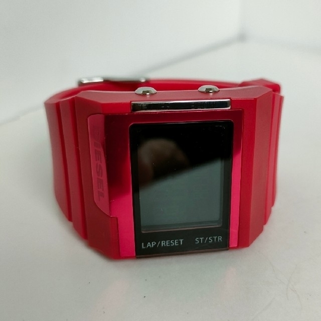 DIESEL(ディーゼル)のジャンク　DIESEL　ディーゼル　腕時計 レッド　デジタル メンズの時計(腕時計(デジタル))の商品写真