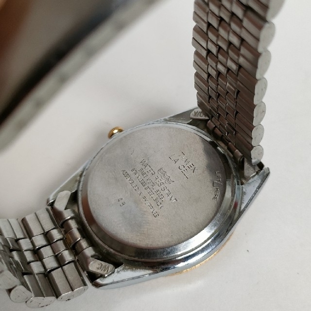 TIMEX(タイメックス)のジャンク　ヴィンテージ　TIMEX　タイメックス　腕時計　ゴールド×シルバー メンズの時計(腕時計(アナログ))の商品写真