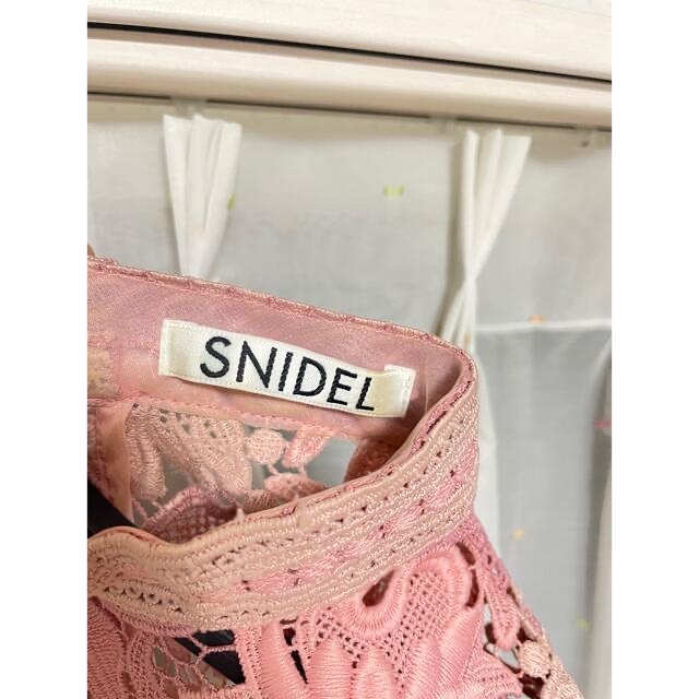 SNIDEL(スナイデル)のレースフリルブラウス　スナイデル　ピンク　snidel レディースのトップス(シャツ/ブラウス(半袖/袖なし))の商品写真