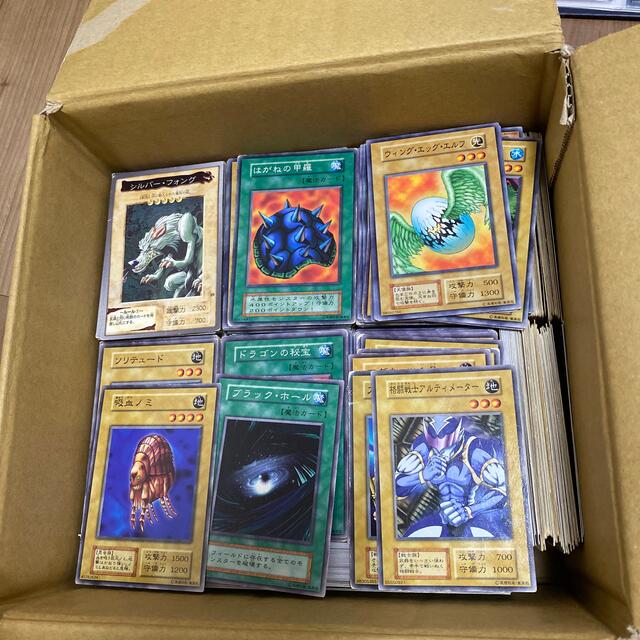 遊戯王(ユウギオウ)の最終値下げ中　1000枚以上まとめ売り　バインダー付き エンタメ/ホビーのトレーディングカード(その他)の商品写真