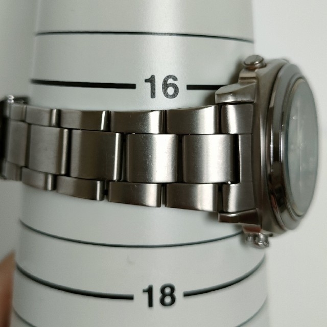 BURBERRY(バーバリー)のジャンク　BURBERRY　バーバリー　腕時計 シルバー 　メンズ メンズの時計(腕時計(アナログ))の商品写真