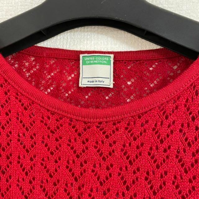 BENETTON(ベネトン)の値下げ美品 ベネトン 透かしレース編みニット M イタリア製 レッド 赤 レディースのトップス(カットソー(長袖/七分))の商品写真