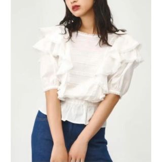 スライ(SLY)のFRILL TUCK 2WAY TOPS ホワイト(シャツ/ブラウス(半袖/袖なし))