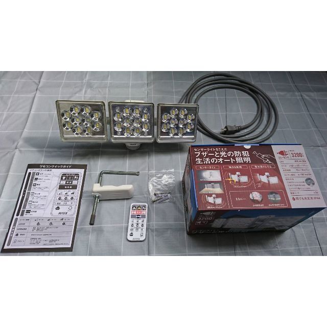 ムサシ LEDセンサーライトコンセント式 LED-AC3045 |b04 - 室内