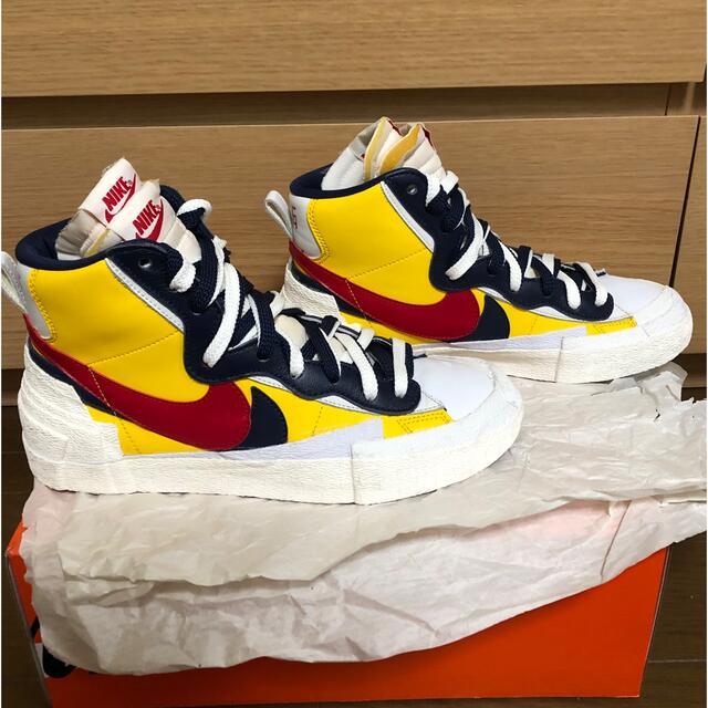 NIKE(ナイキ)のSacai Nike Blazer Mid Yellow / Navy メンズの靴/シューズ(スニーカー)の商品写真