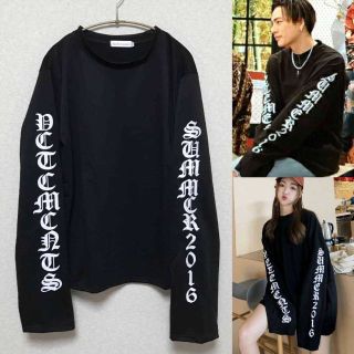 英字　袖ロゴ　ロングTシャツ　長袖　オーバーサイズ  男女兼用　黒　(Tシャツ/カットソー(七分/長袖))