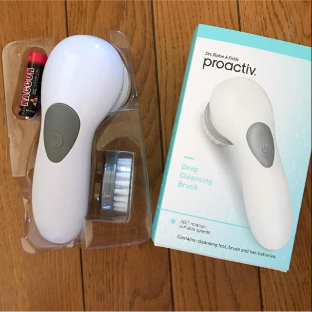 proactiv(プロアクティブ)の新品未使用 クレンジング ブラシミーちゃんママ専用 コスメ/美容のスキンケア/基礎化粧品(クレンジング/メイク落とし)の商品写真