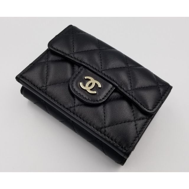 シャネル　CHANEL 三つ折り財布