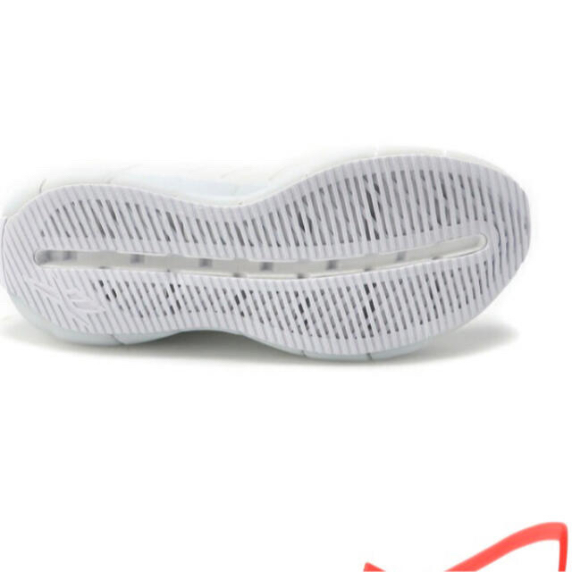Reebok(リーボック)の新品未使用Reebok ジグ キネティカ 22.5センチ レディースの靴/シューズ(スニーカー)の商品写真