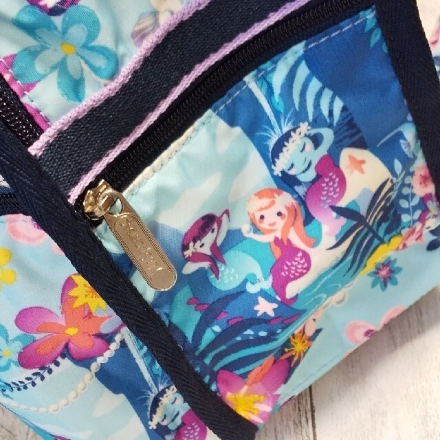 LeSportsac(レスポートサック)のレスポートサック × ディズニー イッツ・ア・スモールワールド リュック レディースのバッグ(リュック/バックパック)の商品写真